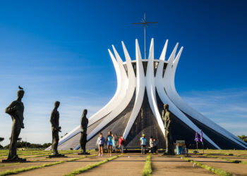 Desenvolvimento Urbano de Brasília: Planejamento, Desafios e Perspectivas Futuras